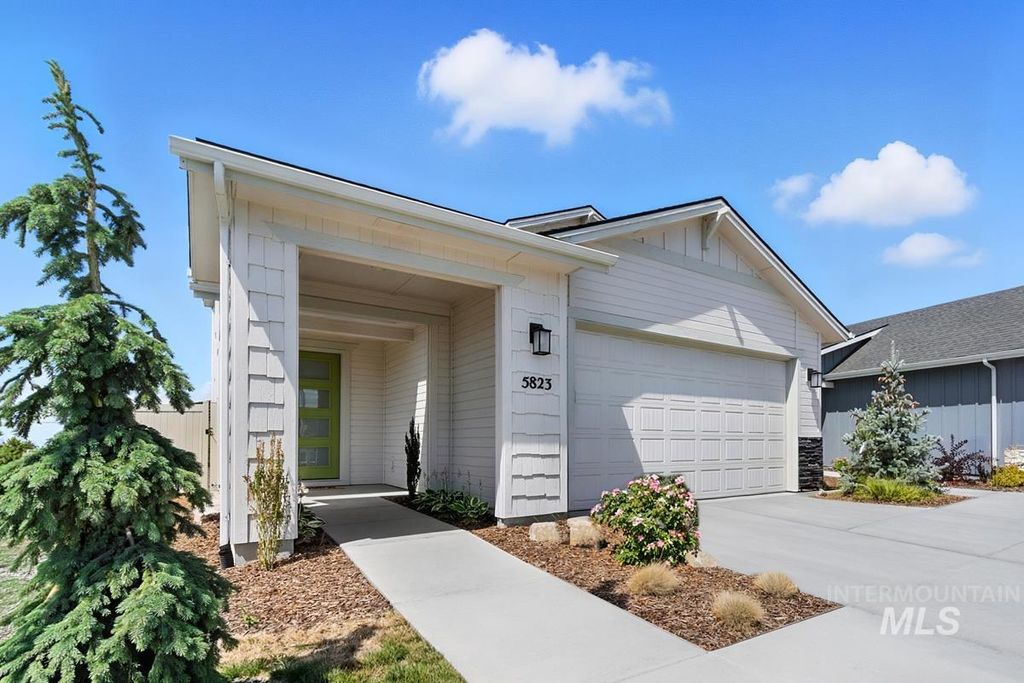 Photo of 5520 W Lost Rapids St, Meridian, ID 83646 (MLS # 98982063)