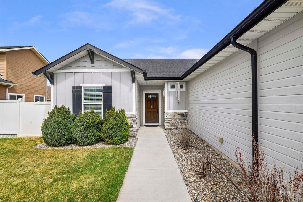 Photo of 1082 White Birch Ave, Twin Falls, ID 83301 (MLS # 98983689)
