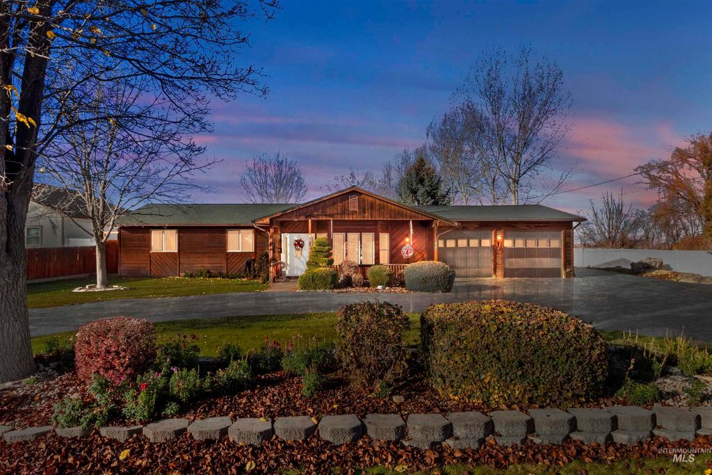 Photo of 405 Fruitland Avenue North Ave, Buhl, ID 83316 (MLS # 98969782)