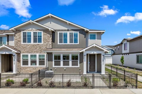 Photo of 4133 W Steel Grey Ln, Eagle, ID 83616 (MLS # 98976884)