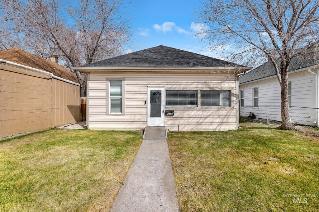 Photo of 332 4th Ave W Ave, Twin Falls, ID 83301 (MLS # 98977305)