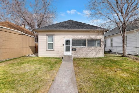 Photo of 332 4th Ave W Ave, Twin Falls, ID 83301 (MLS # 98977305)