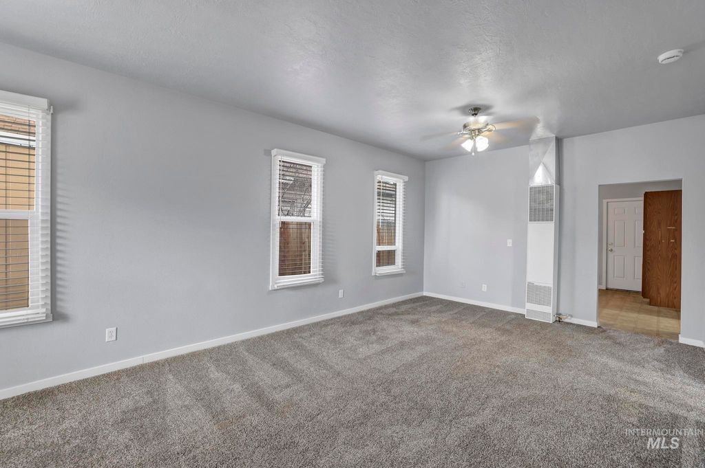 Photo of 332 4th Ave W Ave, Twin Falls, ID 83301 (MLS # 98977305)