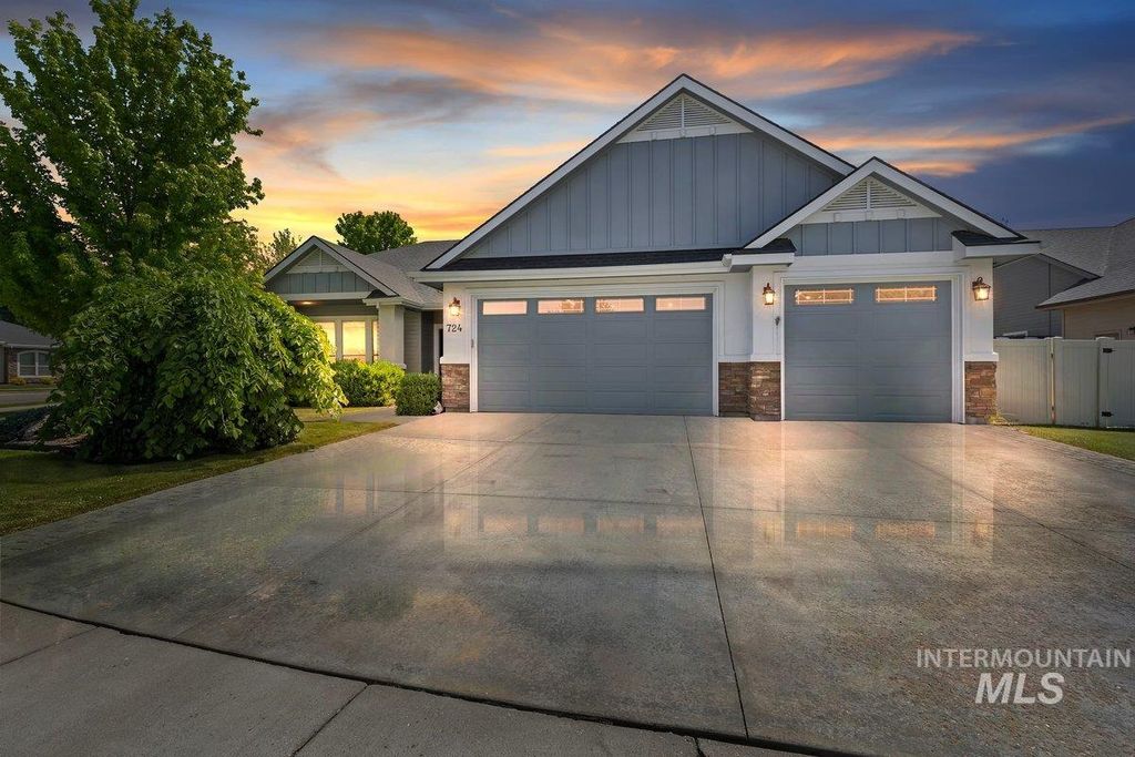 Photo of 724 N Alog Ave, Eagle, ID 83616 (MLS # 98986116)