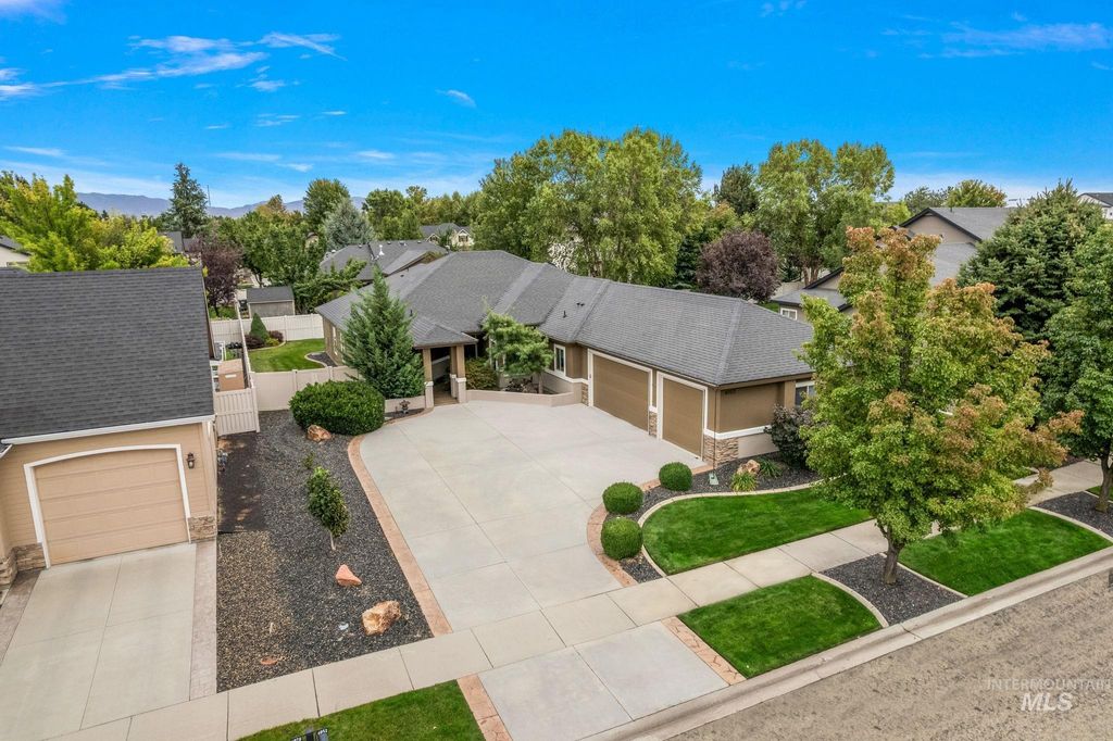 Photo of 4052 N Dashwood Place, Meridian, ID 83646 (MLS # 98963615)