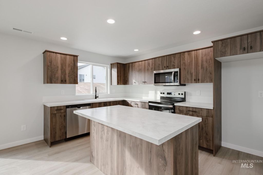 Photo of 13697 Inman Ct, Caldwell, ID 83607 (MLS # 98981614)