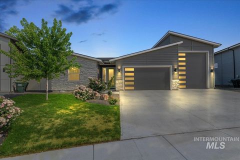 Photo of 2445 N Klemmer Ave, Kuna, ID 83634 (MLS # 98968728)