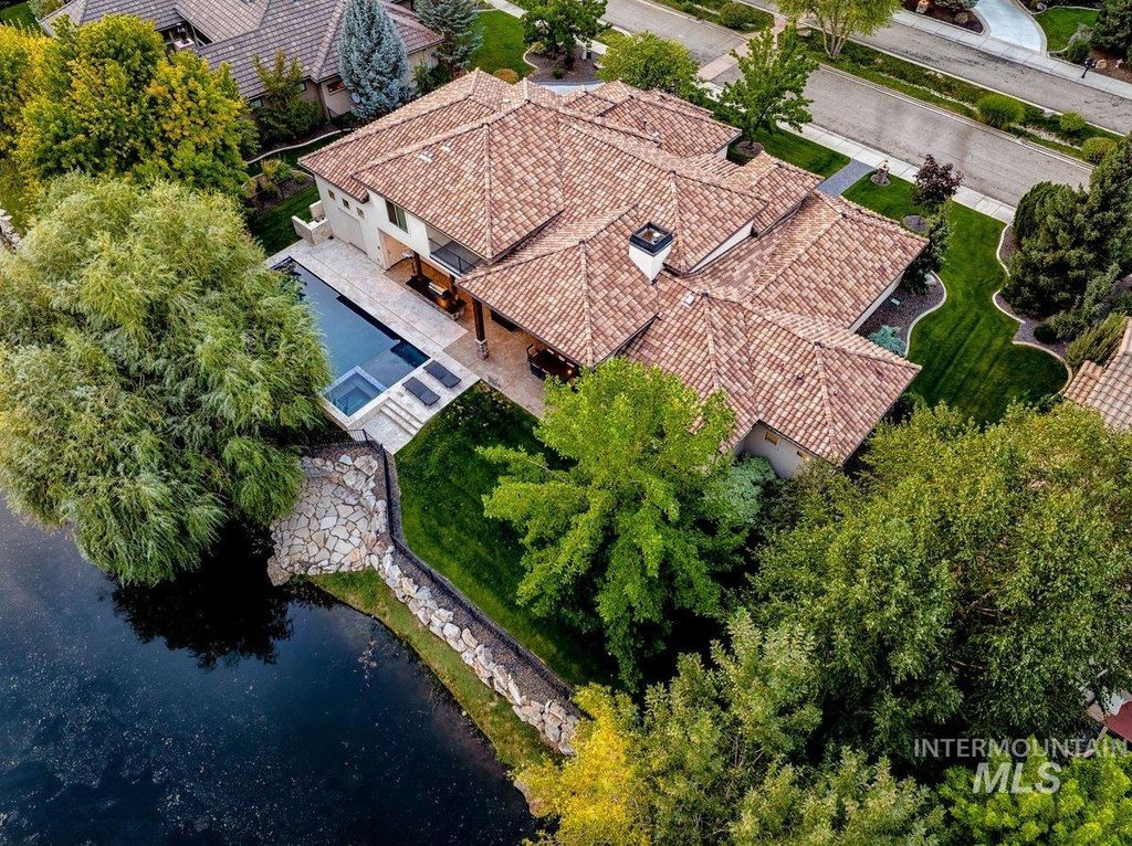 Photo of 875 W Watersford Dr, Eagle, ID 83616 (MLS # 98961398)