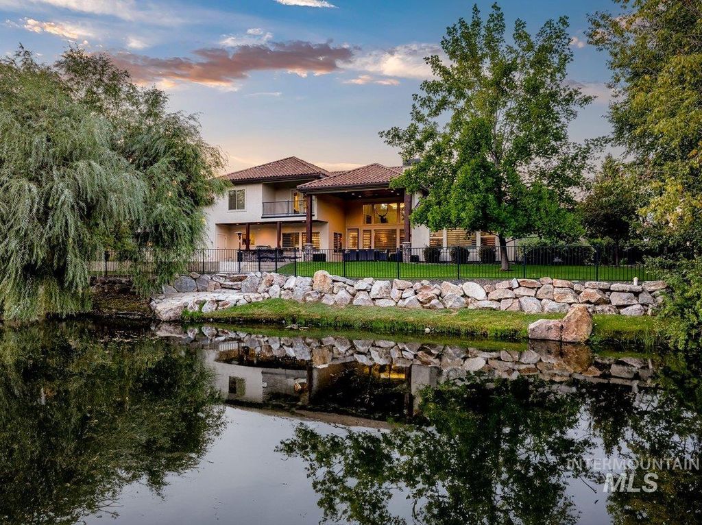 Photo of 875 W Watersford Dr, Eagle, ID 83616 (MLS # 98961398)