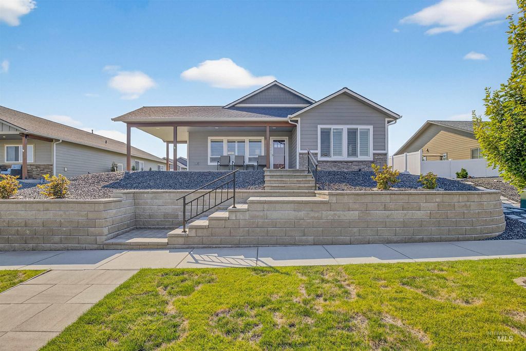 Photo of 1722 Appaloosa Drive, Lewiston, ID 83501 (MLS # 98962960)