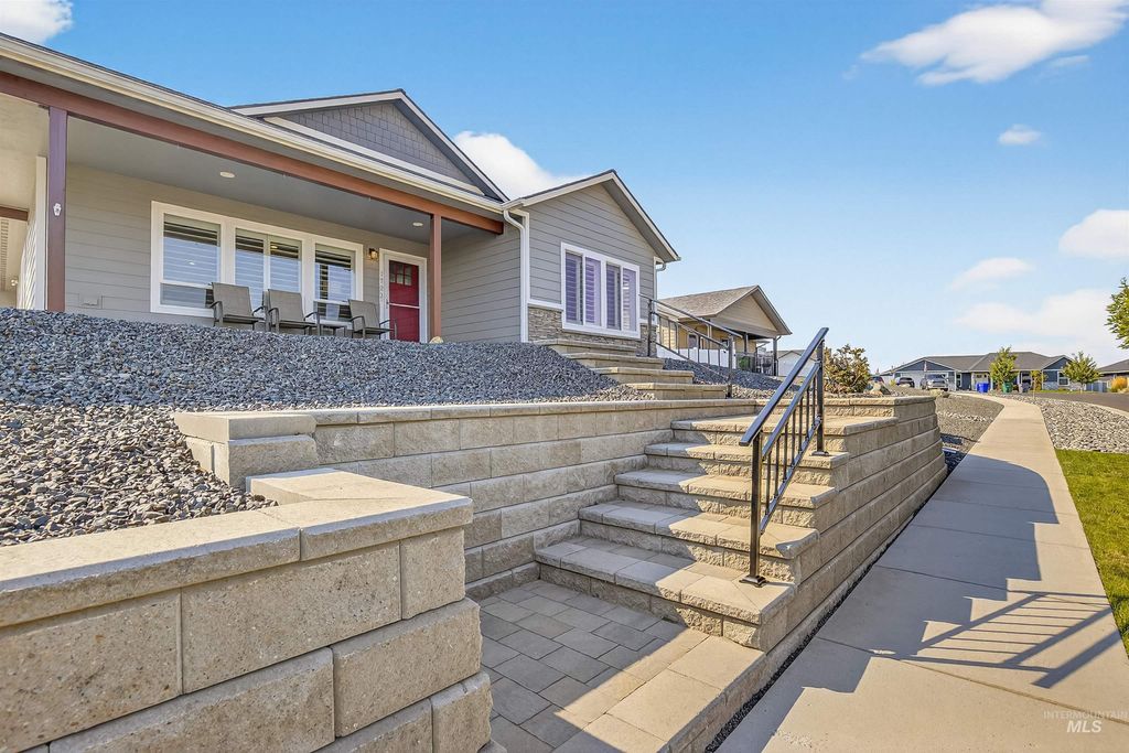 Photo of 1722 Appaloosa Drive, Lewiston, ID 83501 (MLS # 98962960)