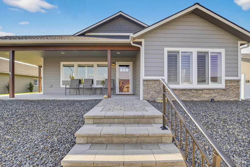 Photo of 1722 Appaloosa Drive, Lewiston, ID 83501 (MLS # 98962960)