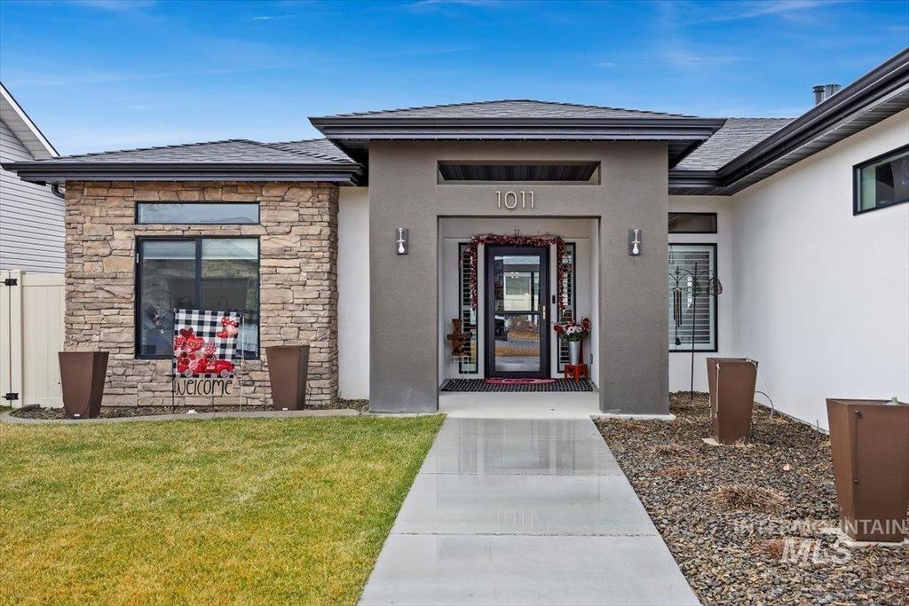 Photo of 1011 Gem Avenue, Kimberly, ID 83341 (MLS # 98974579)