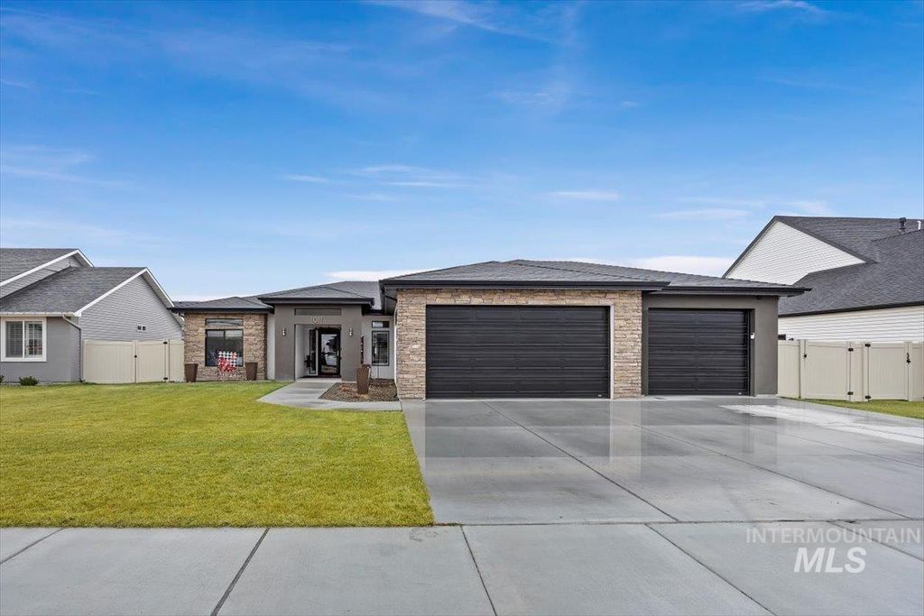 Photo of 1011 Gem Avenue, Kimberly, ID 83341 (MLS # 98974579)