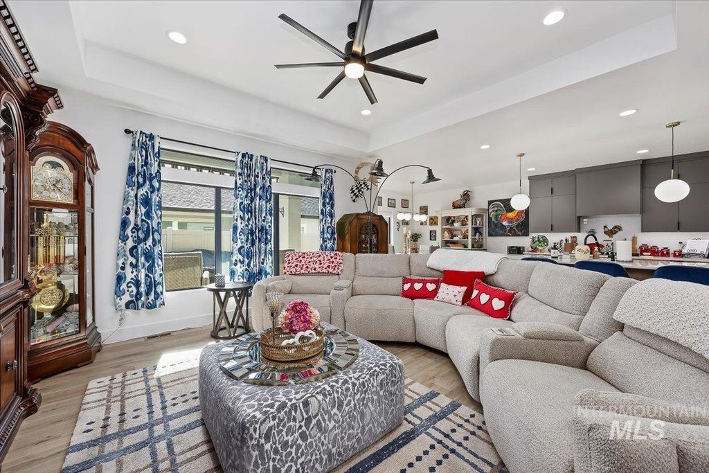 Photo of 1011 Gem Avenue, Kimberly, ID 83341 (MLS # 98974579)