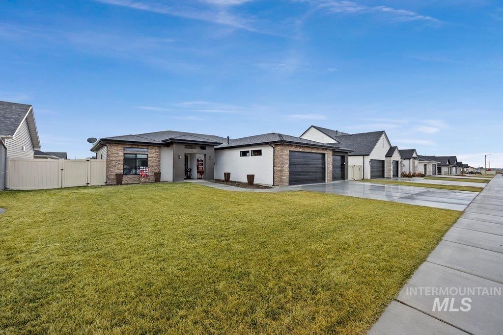 Photo of 1011 Gem Avenue, Kimberly, ID 83341 (MLS # 98974579)