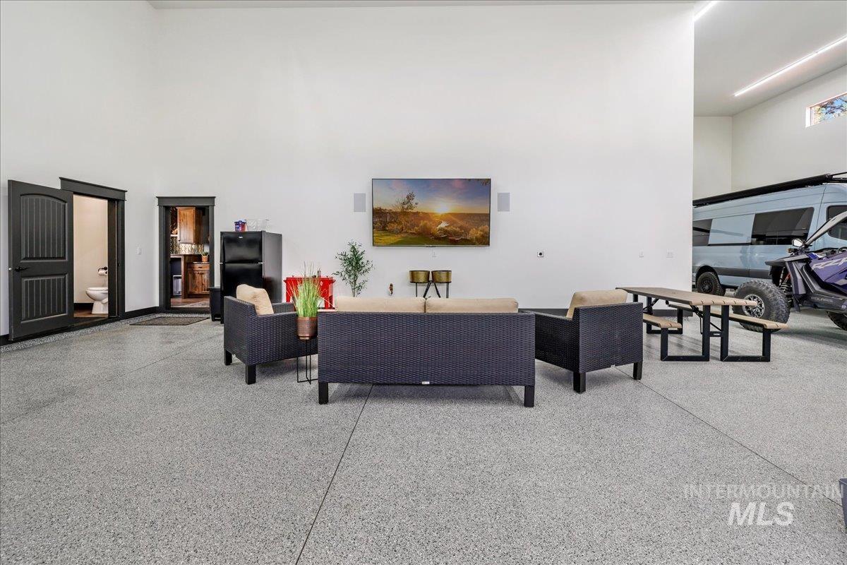 Building lobby with a high ceiling