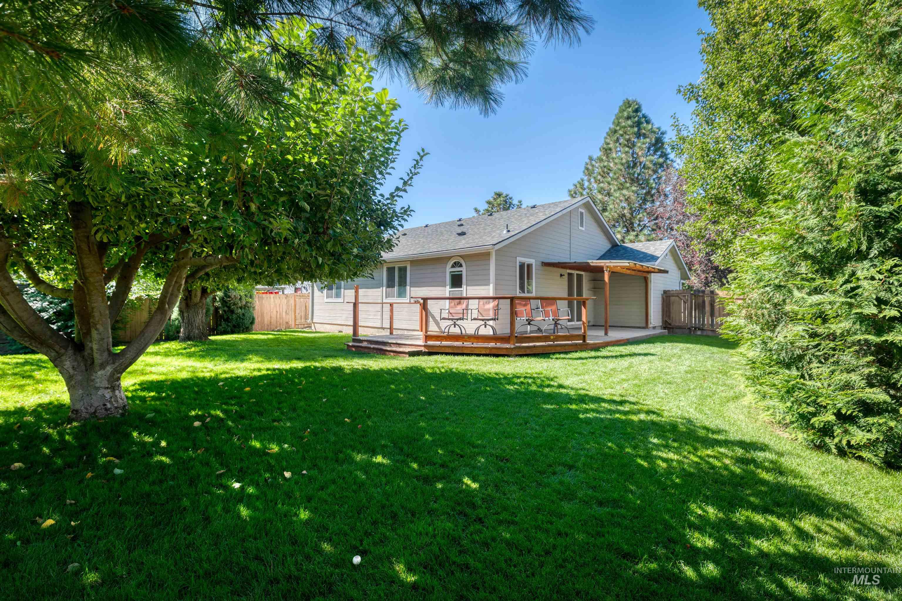 934 N Stonehenge Way