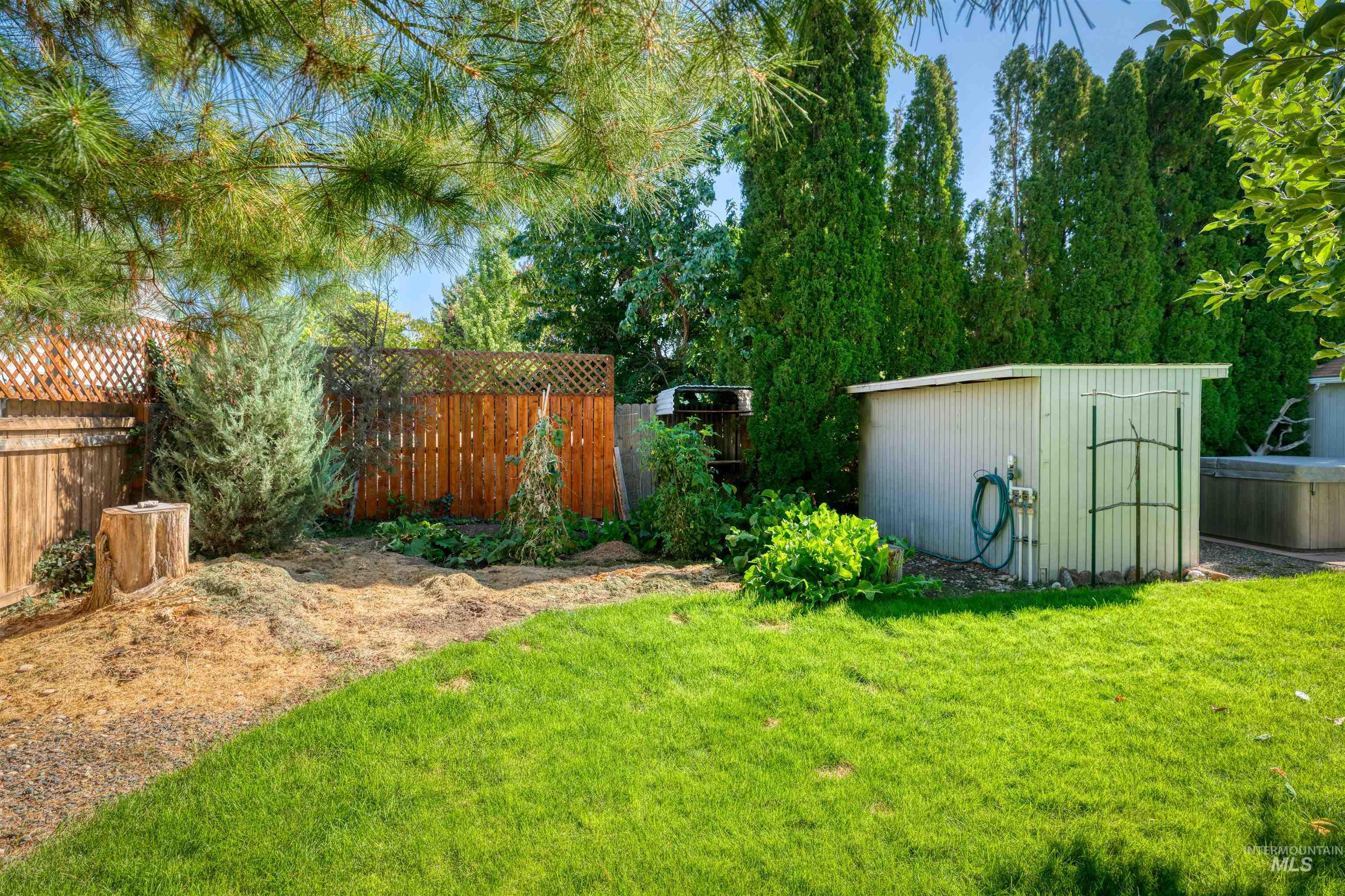 934 N Stonehenge Way