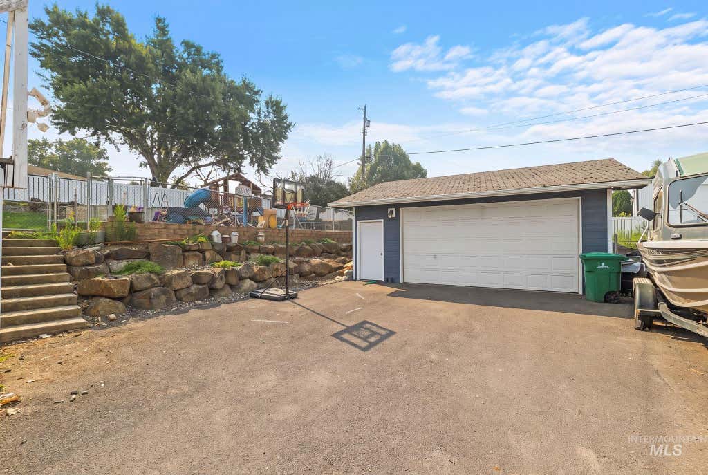 Photo of 1930 14th Ave, Lewiston, ID 83501 (MLS # 98995600)