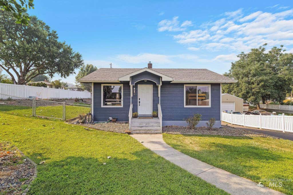 Photo of 1930 14th Ave, Lewiston, ID 83501 (MLS # 98995600)