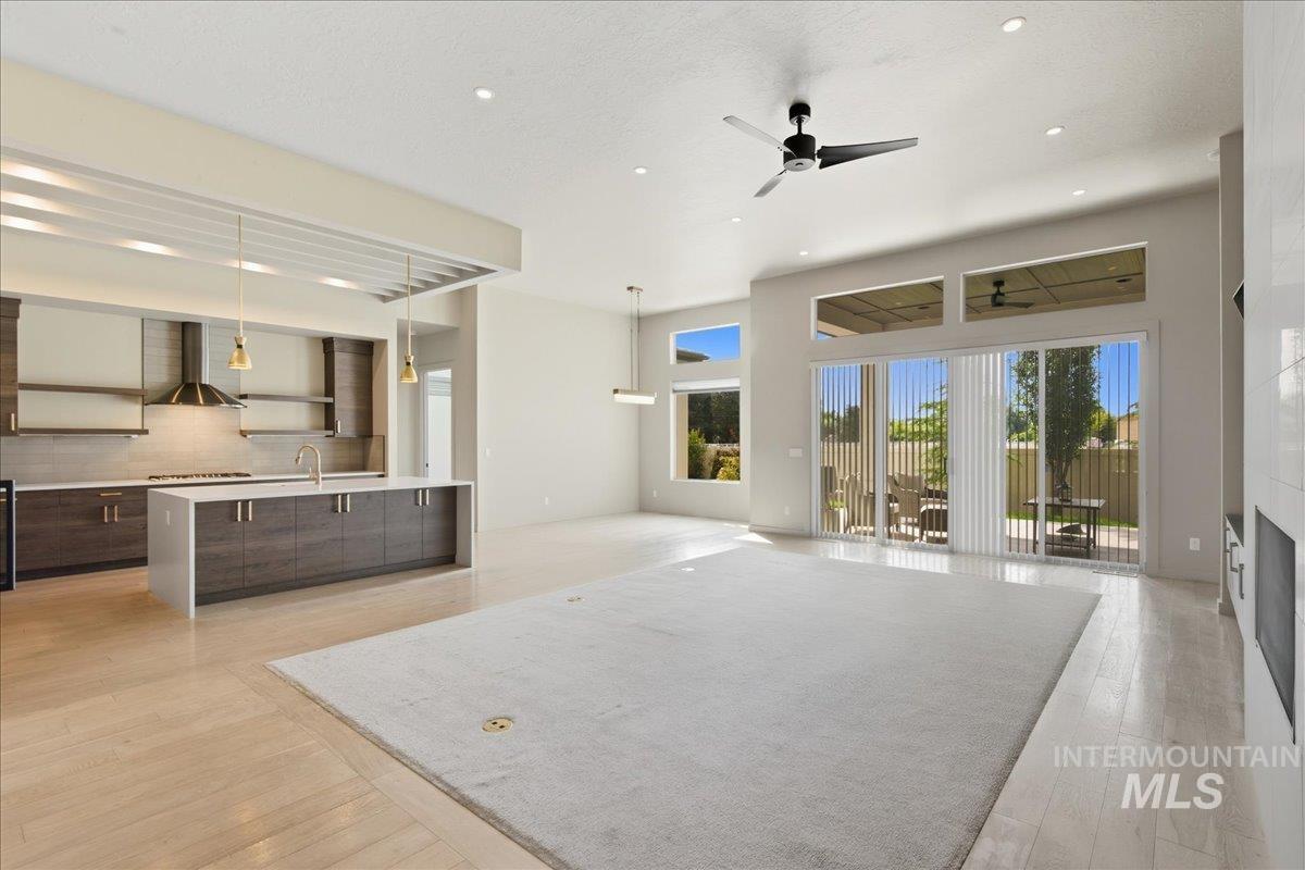 569 W Carnelian Lane