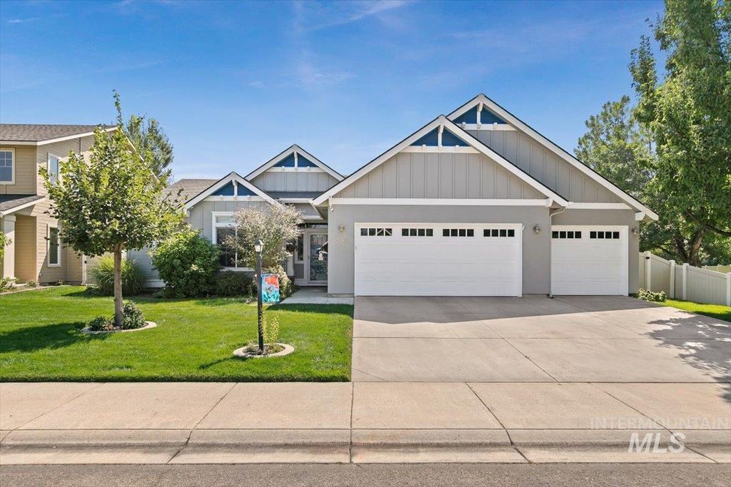 Photo of 595 W Great Basin Dr, Meridian, ID 83646 (MLS # 98963725)