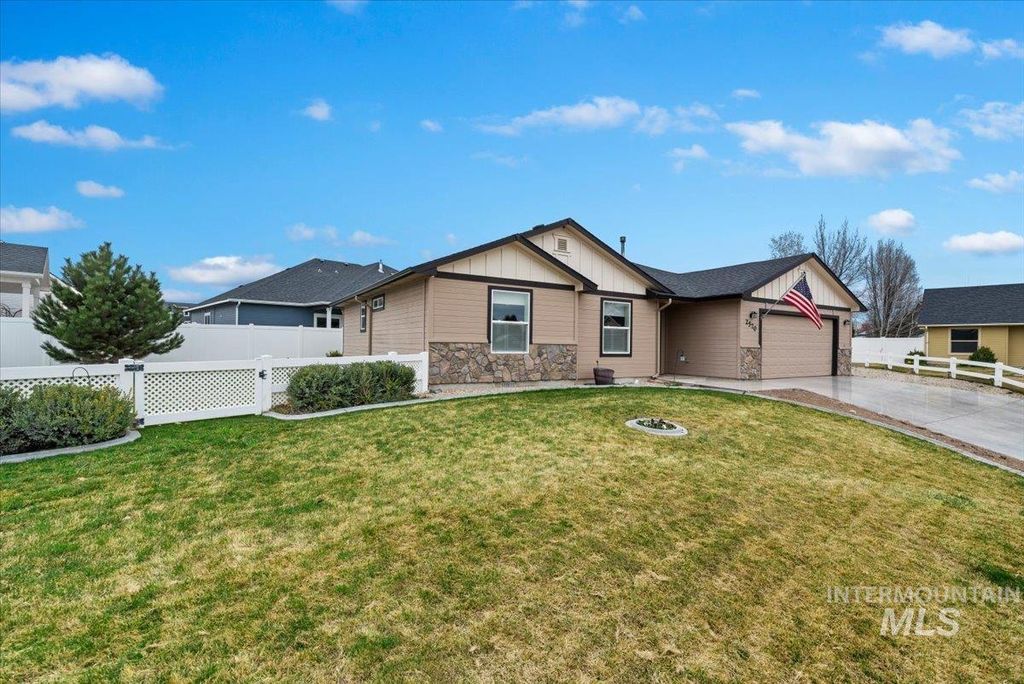 Photo of 2570 Driftwood Pl, Payette, ID 83661 (MLS # 98978376)