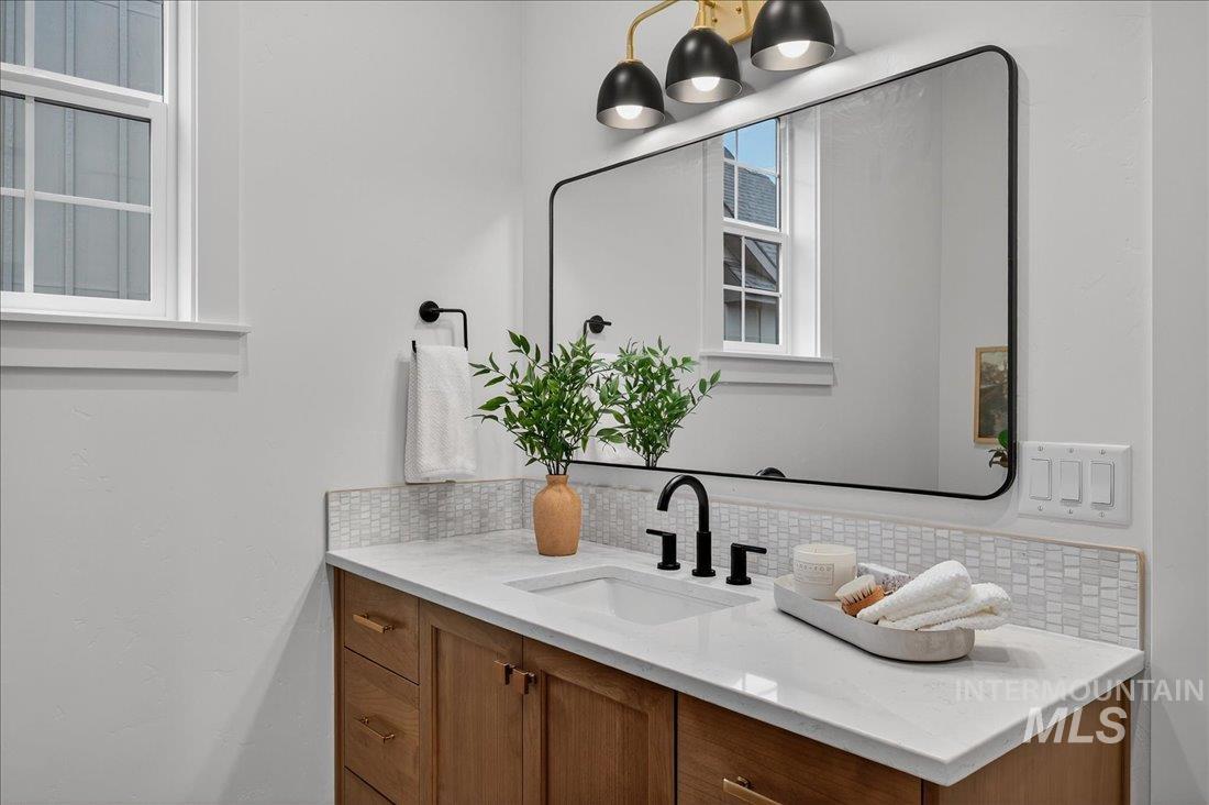 Bathroom with vanity and backsplash