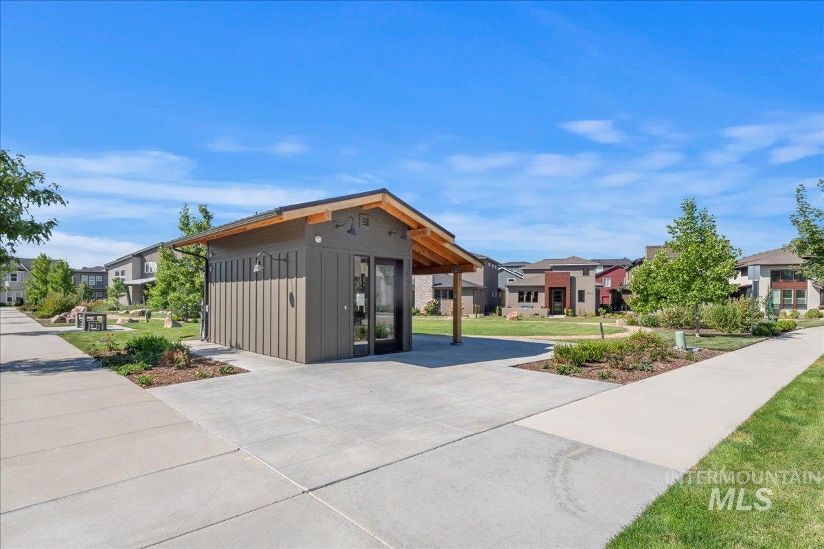 View of home's community featuring a residential view and a yard