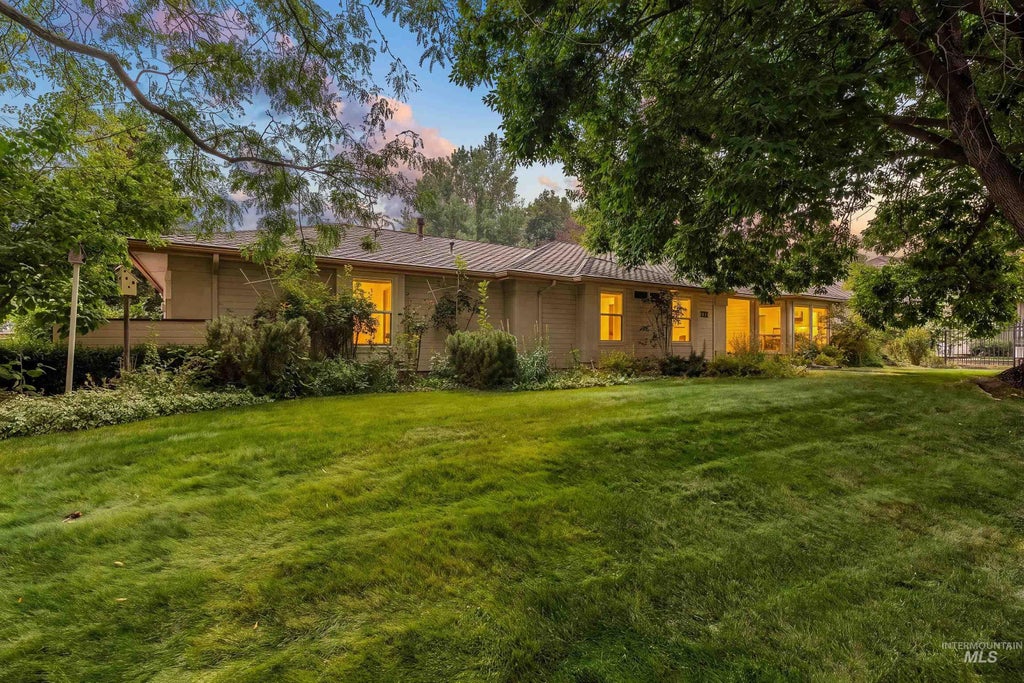 Photo of 3011 E Rivernest Dr, Boise, ID 83706 (MLS # 98996488)