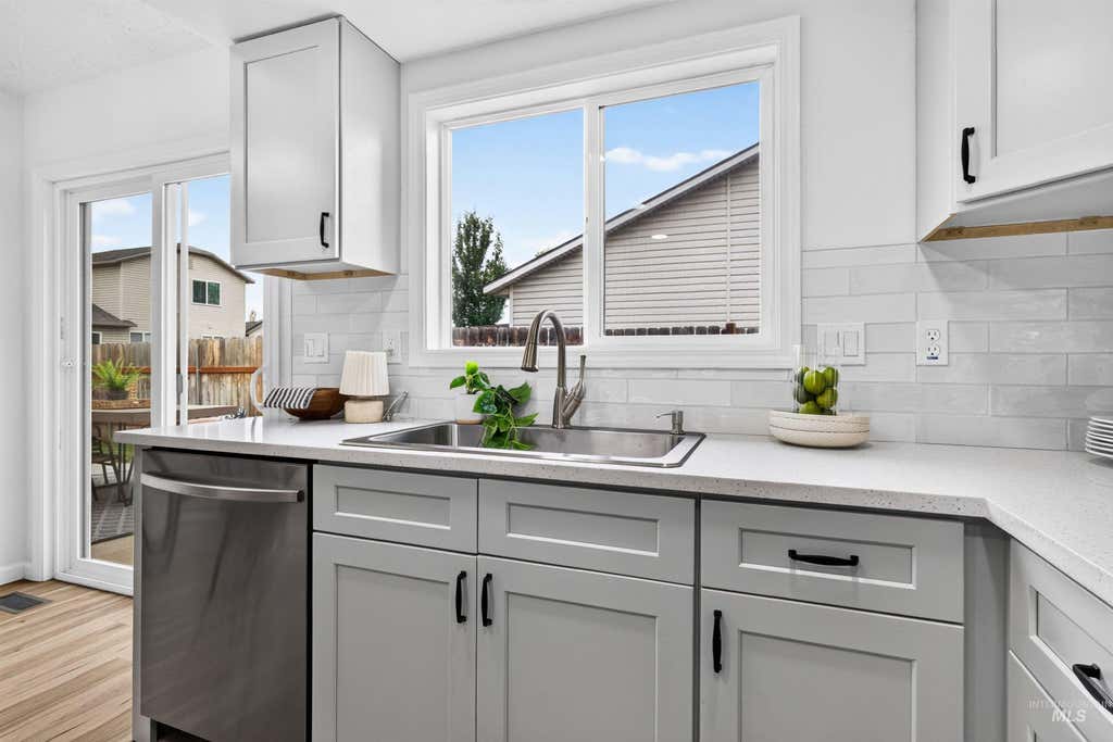 Photo of 1405 Boundary Street, Nampa, ID 83686 (MLS # 98998720)