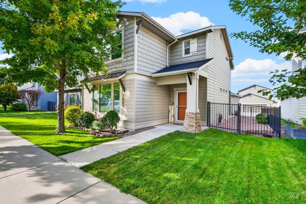 Photo of 1802 W Heavy Timber Dr, Meridian, ID 83642 (MLS # 99001241)