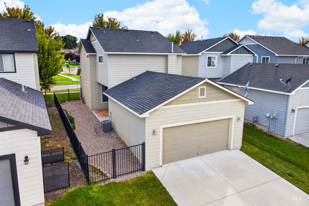 Photo of 1802 W Heavy Timber Dr, Meridian, ID 83642 (MLS # 99001241)