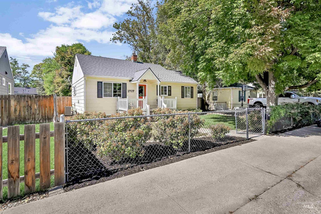 Photo of 1717 S Euclid Ave, Boise, ID 83706 (MLS # 99001228)