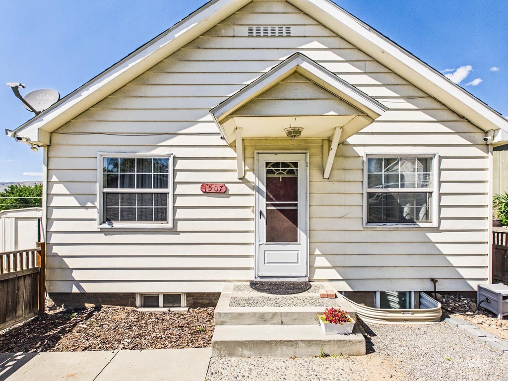 Photo of 1507 19th Ave, Lewiston, ID 83501 (MLS # 98989161)
