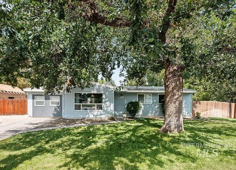 Photo of 6402 W Northview St, Boise, ID 83704 (MLS # 98969050)