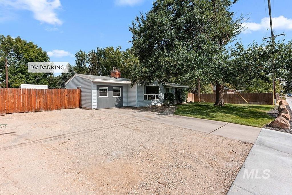 Photo of 6402 W Northview St, Boise, ID 83704 (MLS # 98969050)