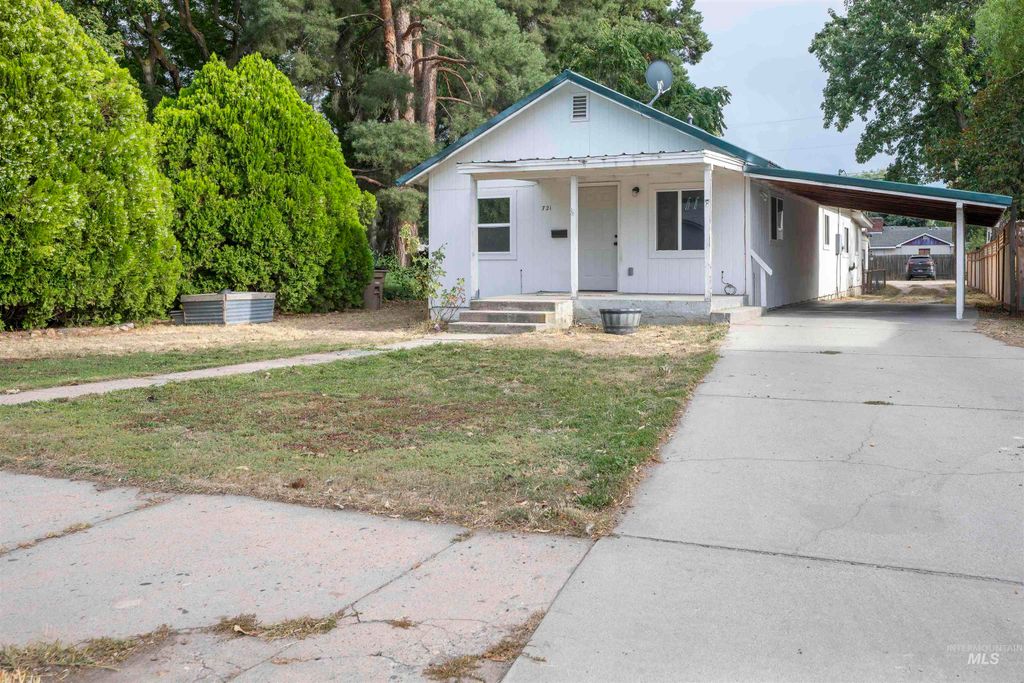 Photo of 721 E Main St, Emmett, ID 83617 (MLS # 98963619)
