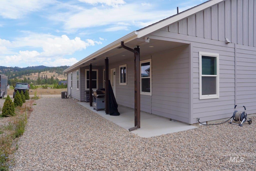 Photo of 33 Wapiti Ct, Garden Valley, ID 83622 (MLS # 98973582)