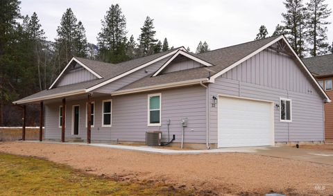 Photo of 33 Wapiti Ct, Garden Valley, ID 83622 (MLS # 98973582)