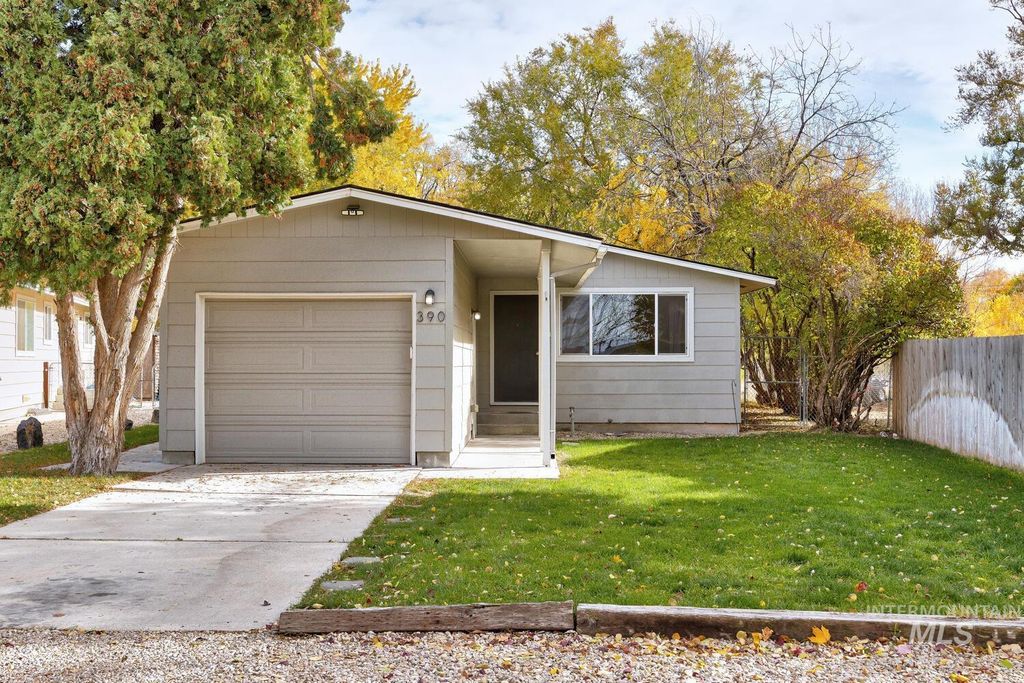 Photo of 390 N. Cleveland Ave, Kuna, ID 83634 (MLS # 98966894)