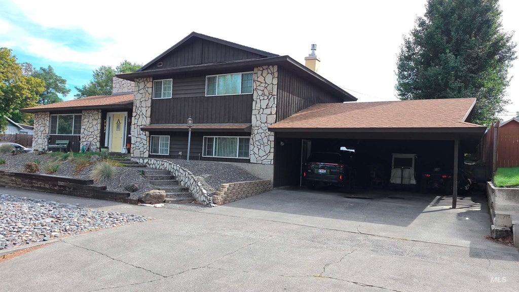 Photo of 1428 14th Ave, Lewiston, ID 83501 (MLS # 99001849)
