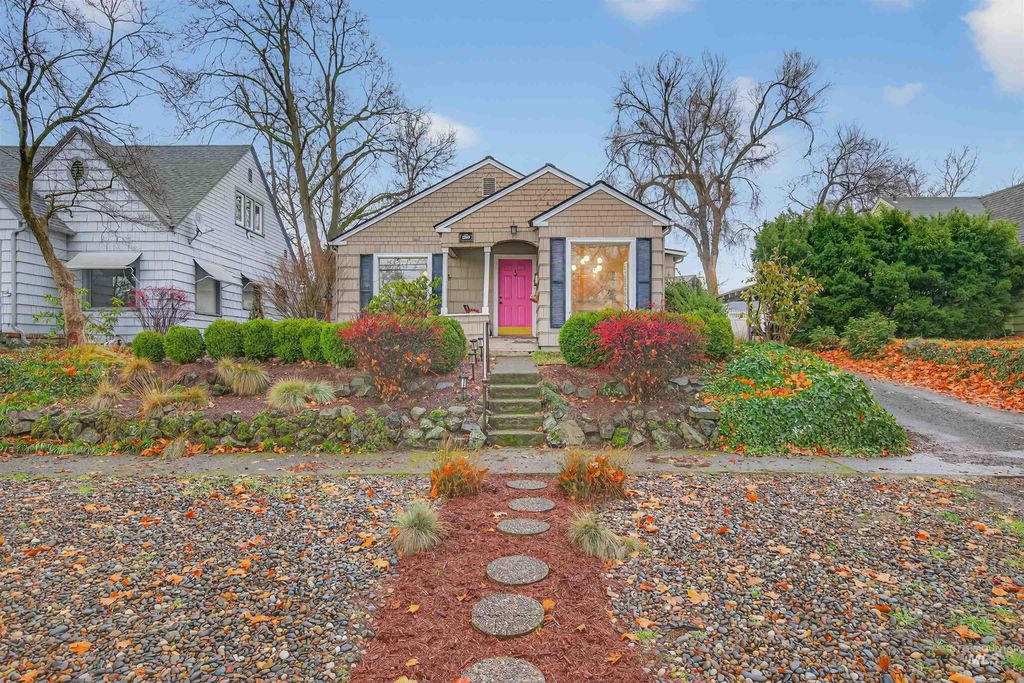 Photo of 1209 3rd Street, Lewiston, ID 83501 (MLS # 98971572)