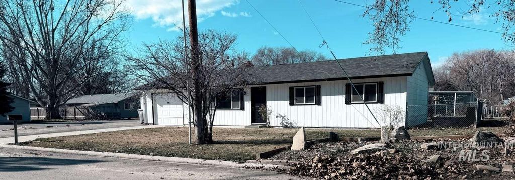 Photo of 211 Jasper Ave, Middleton, ID 83644 (MLS # 98978727)