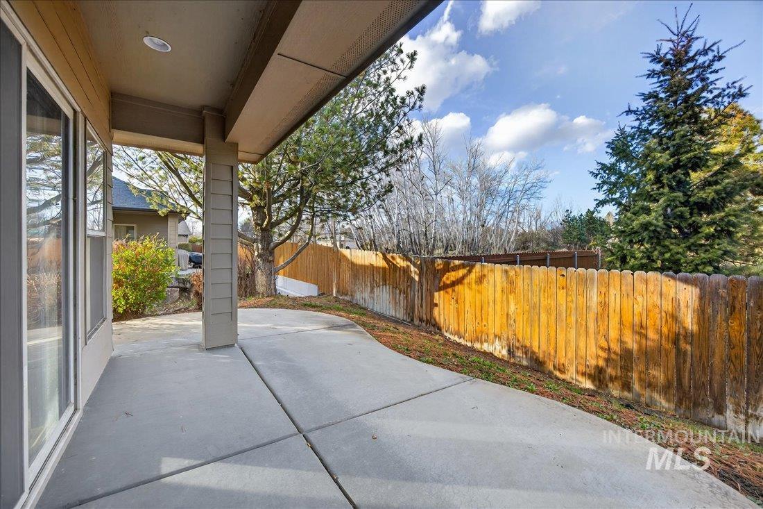 6131 N Hazelbrook Ln