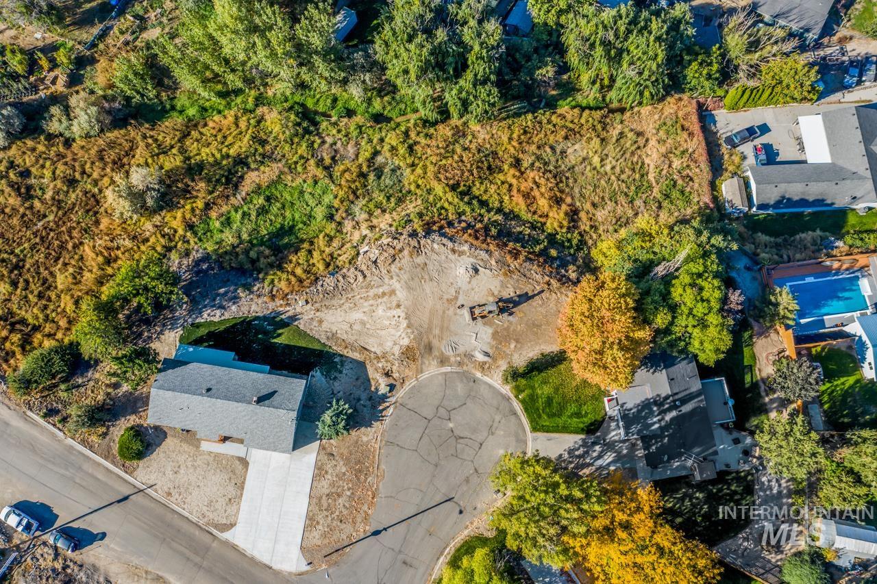 905 & 908 E Verina Circle