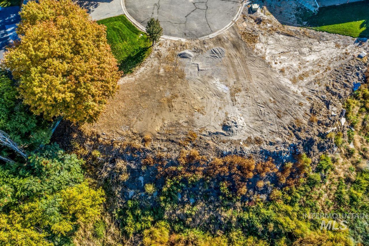 905 & 908 E Verina Circle