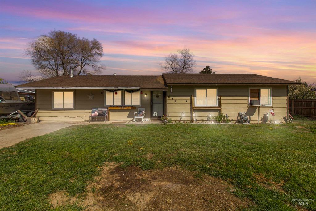 Photo of 636 Main St N, Hansen, ID 83334 (MLS # 98983799)