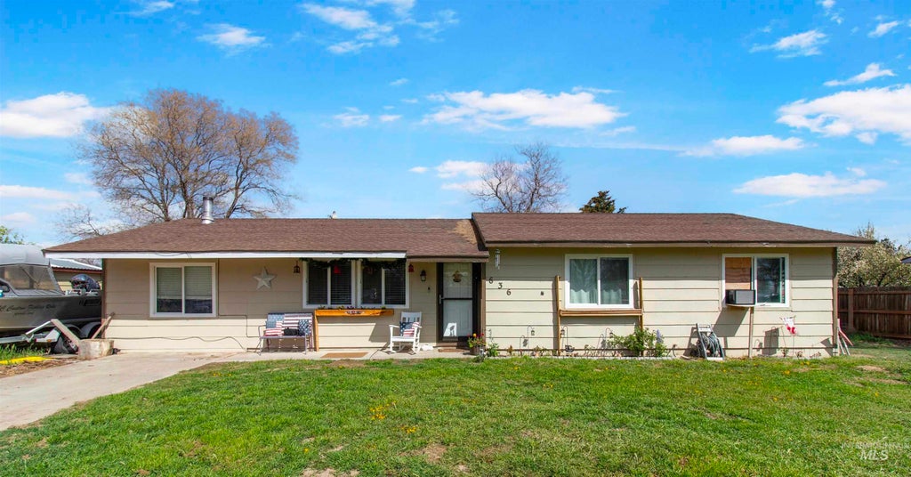 Photo of 636 Main St N, Hansen, ID 83334 (MLS # 98983799)